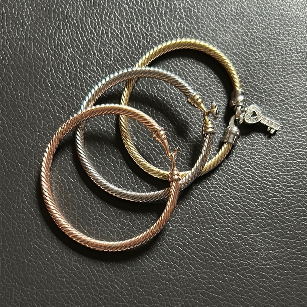 Cable bracelets - Picture 2 of 3